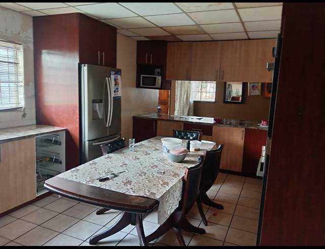 4 BEDROOM HOUSE TO LET IN MULLERSTUINE